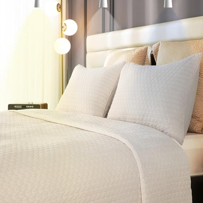 Velvet Quilt Twin Size Set,Luxurious Reversible Quilted Bedspread Bedding Set, Lightweight Coverlet with Brushed Back,Ultra Soft Cozy Warm for All Season,Cross Stitch Striped, Cream,Twin