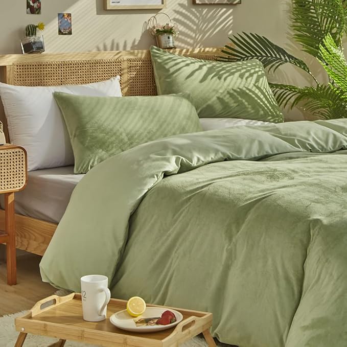 CLOTHKNOW Green Velvet King Size Comforter Set 3Pcs Fluffy Bedding Comforter Sets Soft Sea Green Comforter Light Green Comforter with 2 x Pillowcases