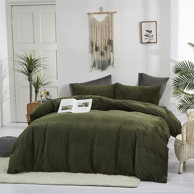 Pureant Army Green Velvet Comforter California King Solid Dark Color Fluffy Bedding Comforters Cal King Fluffy Olive Soft Quilts Blackish Green Flannel Blankets Puffy Military Hunter Green Bed