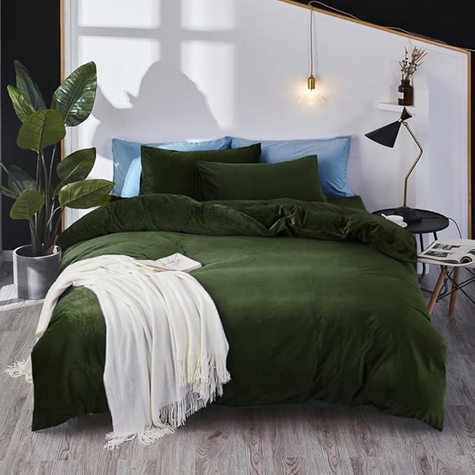 Pureant Army Green Velvet Comforter California King Solid Dark Color Fluffy Bedding Comforters Cal King Fluffy Olive Soft Quilts Blackish Green Flannel Blankets Puffy Military Hunter Green Bed