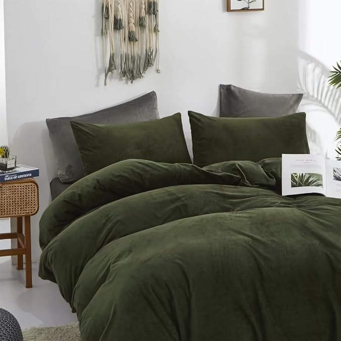 CLOTHKNOW Army Green Velvet Comforter Set Twin/Twin XL 3Pcs Dark Green Bedding Comforter Sets Hunter Green Comforter Soft Olive Green Comforter Sets