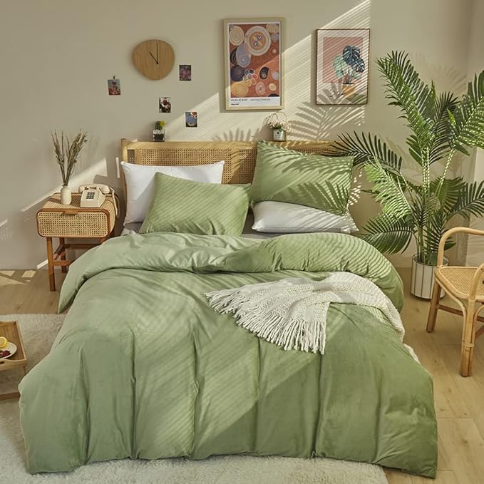 CLOTHKNOW Green Fluffy California King Comforter Set 3Pcs Sage Green Velvet Bedding Comforter Sets Green Comforter Soft Light Green Comforter Sets Cal King
