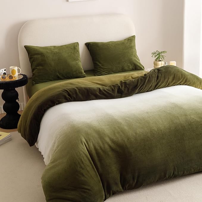 CLOTHKNOW Green White Fluffy King Size Comforter Set 3Pcs Velvet Bedding Comforter Sets Olive Green Comforter with 2 x Pillow Cases