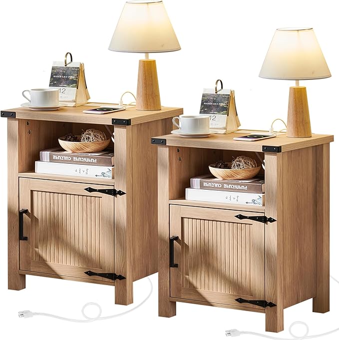 Boho Fluted Nightstand Set of 2 for Bedroom, 18" Rustic Night Stand with Charging Station, Modern Accent Bedside Tables with Open Storage Shelf & Door, Wooden End Table for Home, Natural Oak