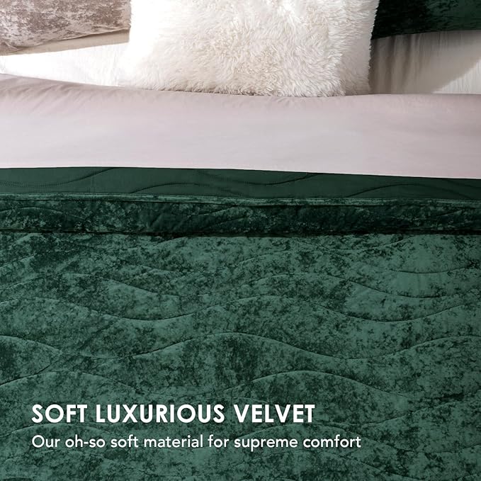 EVERGRACE Luxury Velvet Quilt King Size, Ultra Soft Wave Crushed Velvet Bedding Set, Lightweight Quilted Comforter Set for All Season, Oversized Bedspread Coverlet with 2 Shams, Emerald Green