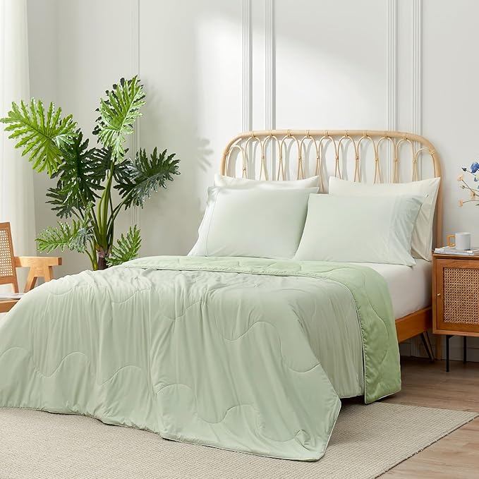 Snuggle Sac Cooling Comforter King Size, Breathable Cooling Blankets for Hot Sleepers and Night Sweats, Soft Lightweight King Size Blankets, 106x90 Inches, Sage Green