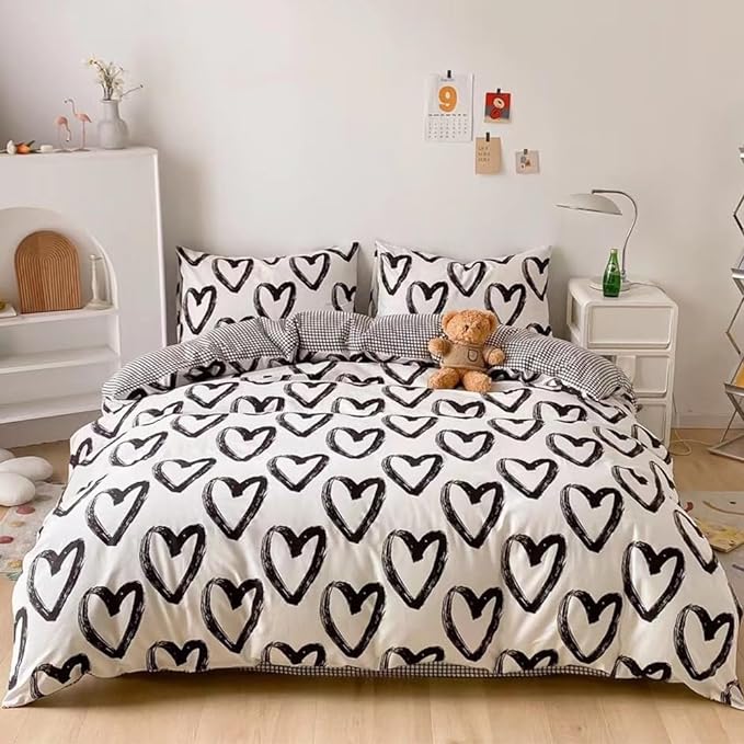 CLOTHKNOW Love Shaped Comforter Sets Full Black White Bedding Comforter Sets Kawaii Love Black Comforter with 2 x Pillow Cases