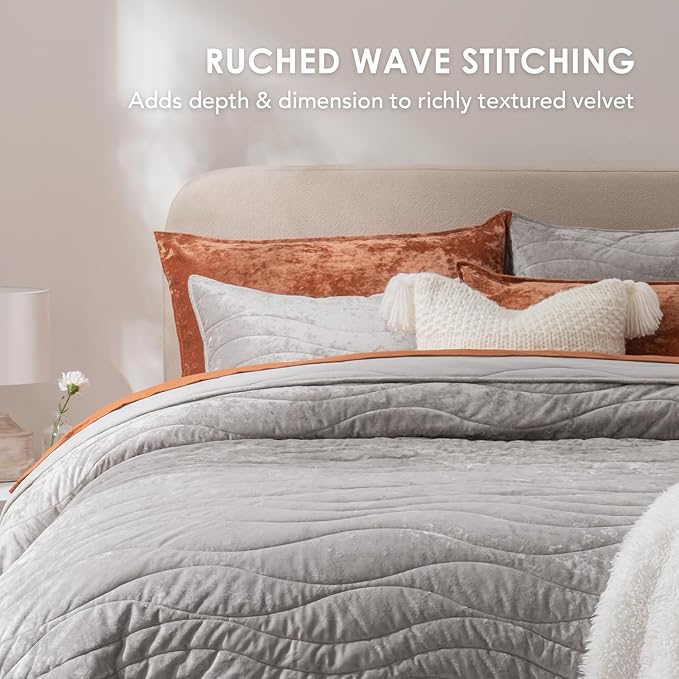 EVERGRACE Luxury Velvet Quilt King Size, Ultra Soft Wave Crushed Velvet Bedding Set, Lightweight Quilted Comforter Set for All Season, Oversized Bedspread Coverlet with 2 Shams, Silver Gray