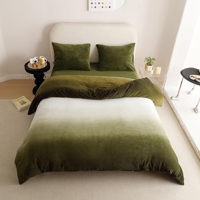 CLOTHKNOW Green White California King Comforter Set Fluffy Velvet Bedding Comforter Sets Soft Comforter with 2 x Pillow Cases