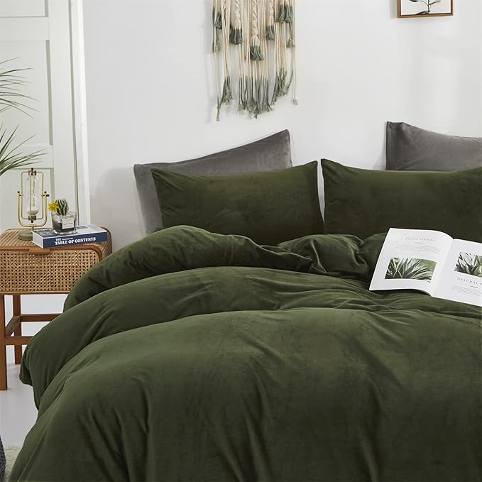 CLOTHKNOW Army Green Queen Comforter Set Fluffy Velvet Bedding Comforter Sets Soft Hunter Green Queen Comforter with 2 x Pillow Cases