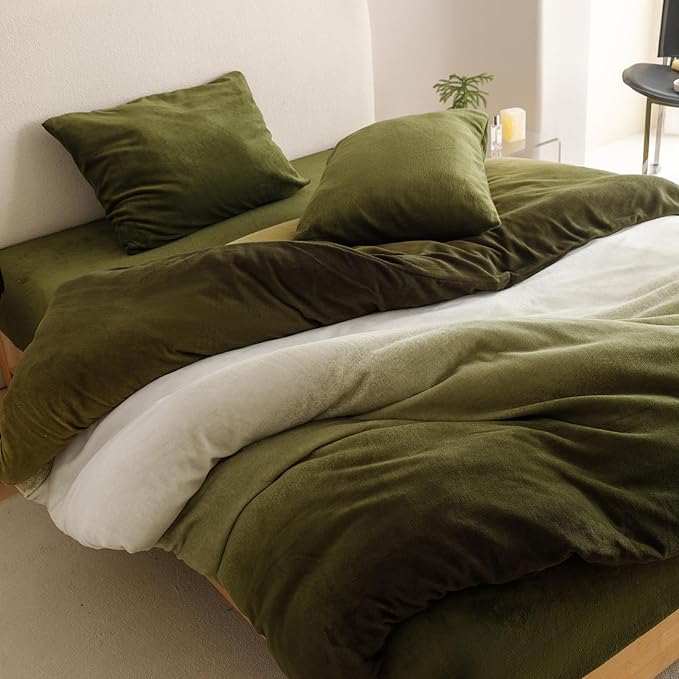 CLOTHKNOW Green White Full Size Comforter Sets Fluffy Velvet Bedding Comforter Sets Soft Olive Green Comforter with 2 x Pillow Cases