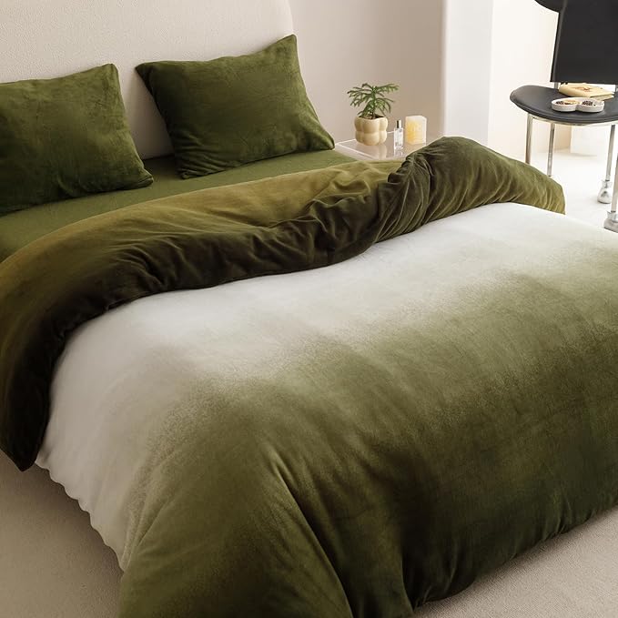 CLOTHKNOW Green White California King Comforter Set Fluffy Velvet Bedding Comforter Sets Soft Comforter with 2 x Pillow Cases