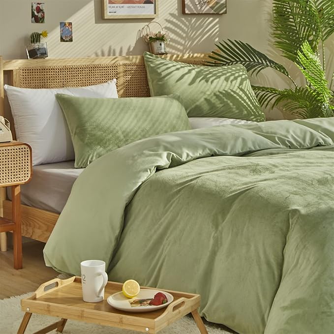 Pureant Sage Green Velvet Comforter Set King Size Light Green Fluffy Bedding Comforter Women Men Solid Green Flannel Quilt Grass Green Comforters Micromink Sherpa Fuzzy Warm Bed Plush Bedding Soft