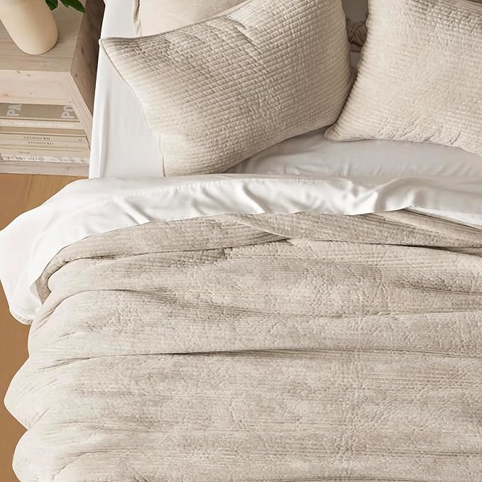 EVERGRACE Velvet Quilt Set Queen Size, Luxurious Soft Quilted Bedding Sets, Lightweight Velvet Comforter for All Season, Striped Channel Bedspread Coverlet with 2 Shams, Ivory Sand