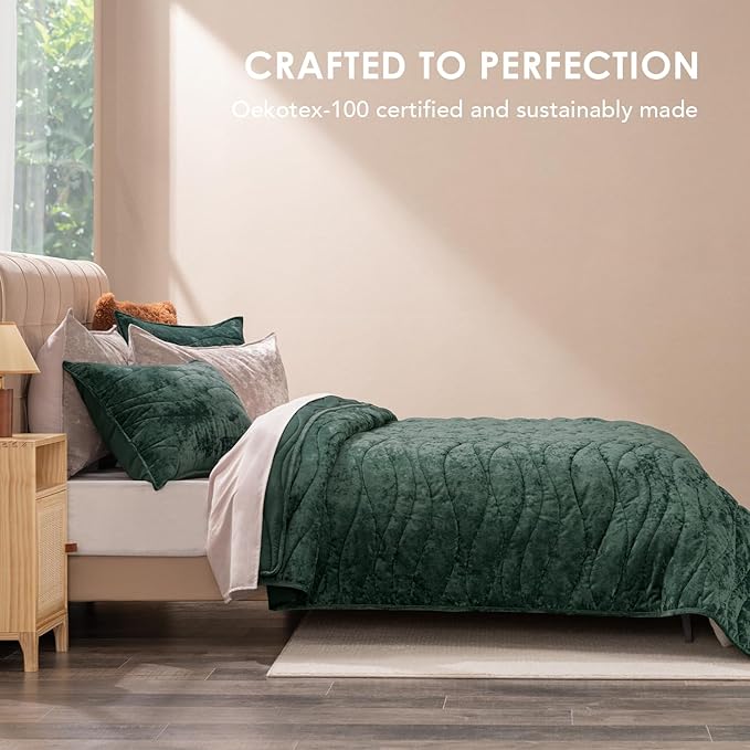 EVERGRACE Luxury Velvet Quilt King Size, Ultra Soft Wave Crushed Velvet Bedding Set, Lightweight Quilted Comforter Set for All Season, Oversized Bedspread Coverlet with 2 Shams, Emerald Green