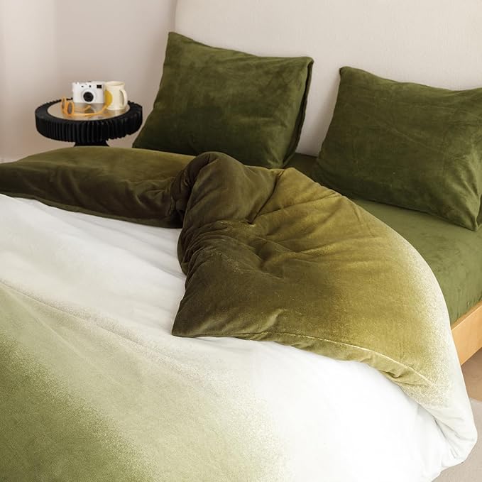 CLOTHKNOW Green White Fluffy King Size Comforter Set 3Pcs Velvet Bedding Comforter Sets Olive Green Comforter with 2 x Pillow Cases