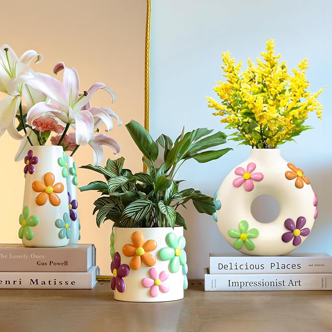 GUGUGO Colorful Cute Donut Vase for Flowers, Modern Boho Circle Flower Vase for Living Room Decor, Unique Decorative Hollow Round Flowers Vases, Eclectic Aesthetic Gardening Gifts, Dark Green