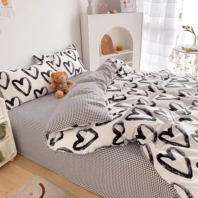 CLOTHKNOW Love Shaped Comforter Sets Full Black White Bedding Comforter Sets Kawaii Love Black Comforter with 2 x Pillow Cases