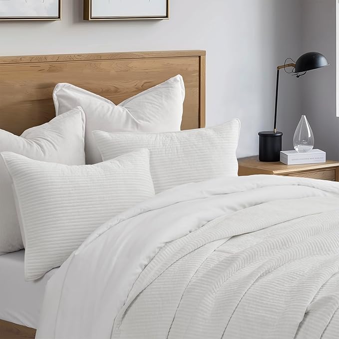 EVERGRACE Velvet Quilt Set Queen Size, Luxurious Soft Quilted Bedding Sets, Lightweight Velvet Comforter for All Season, Striped Channel Bedspread Coverlet with 2 Shams, Bright White