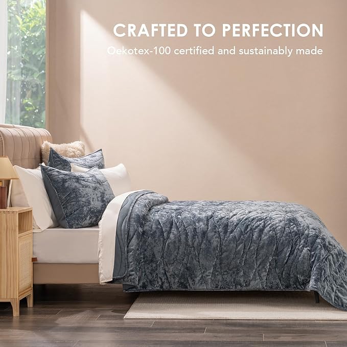 EVERGRACE Luxury Velvet Quilt King Size, Ultra Soft Wave Crushed Velvet Bedding Set, Lightweight Quilted Comforter Set for All Season, Oversized Bedspread Coverlet with 2 Shams, Stormy Blue