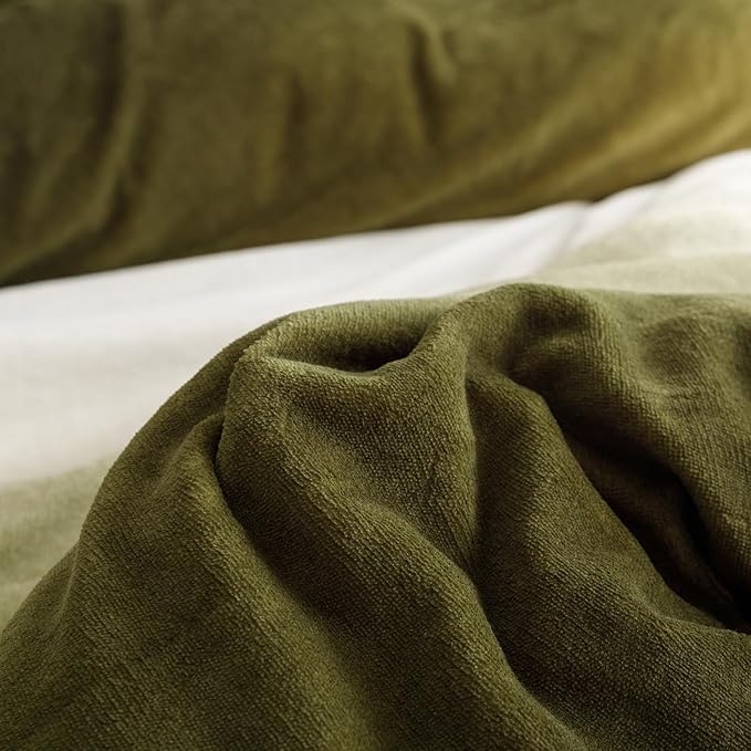 CLOTHKNOW Green White Fluffy King Size Comforter Set 3Pcs Velvet Bedding Comforter Sets Olive Green Comforter with 2 x Pillow Cases
