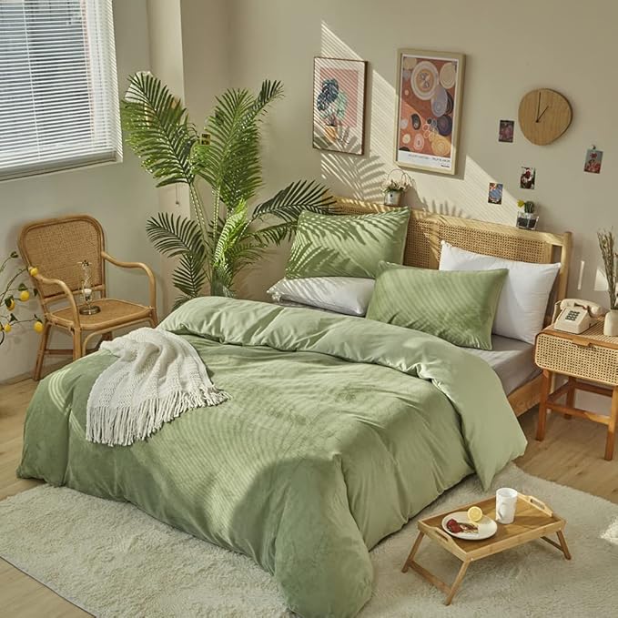 CLOTHKNOW Green Fluffy California King Comforter Set 3Pcs Sage Green Velvet Bedding Comforter Sets Green Comforter Soft Light Green Comforter Sets Cal King