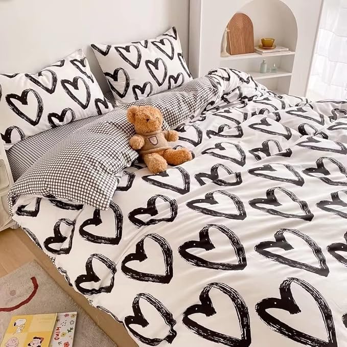 CLOTHKNOW Love Shaped Comforter Sets Full Black White Bedding Comforter Sets Kawaii Love Black Comforter with 2 x Pillow Cases