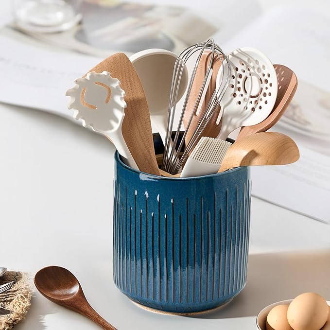 JIEMEI HOME Kitchen Utensil Holder, 7.2" Large Ceramic Stable Utensil Crock for Countertop, Utensil Holder with Cork Mat, Removable Bamboo Divider for Easy, Kitchen Decor, Blue