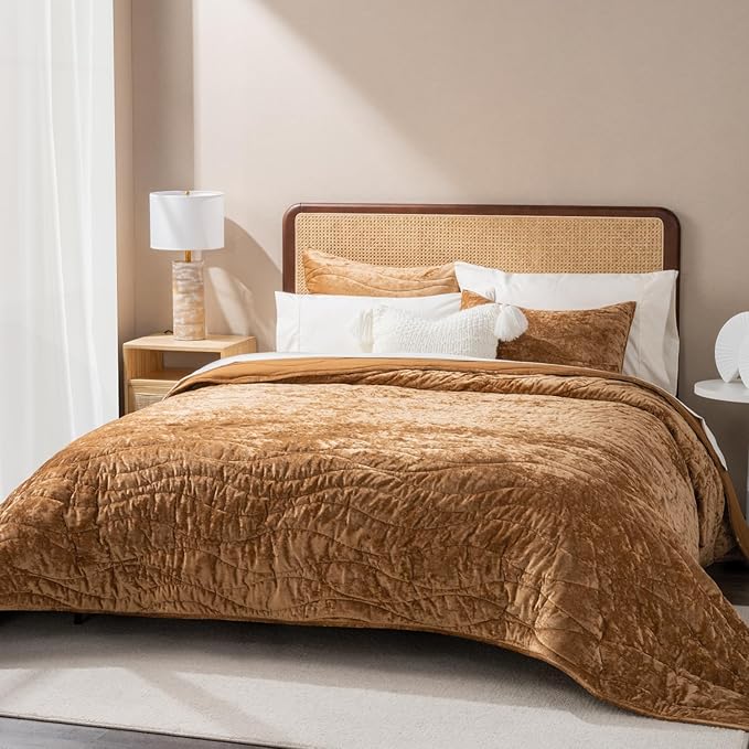 EVERGRACE Luxury Velvet Quilt King Size, Ultra Soft Wave Crushed Velvet Bedding Set, Lightweight Quilted Comforter Set for All Season, Oversized Bedspread Coverlet with 2 Shams, Harvest Gold