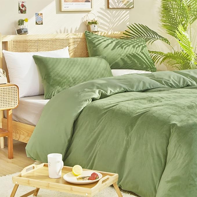 Luxlovery Sage Green Velvet Comforter Set King Light Green Bedding Sets King Size Comfy Soft Grass Green Micromink Sherpa Quilt Blanket Plush Fluffy Comforter Set King Size