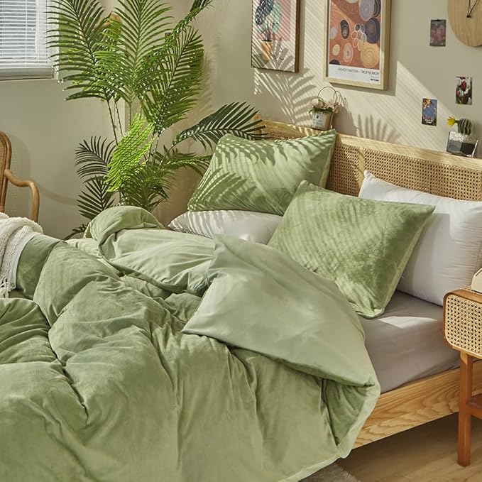 CLOTHKNOW Green Fluffy California King Comforter Set 3Pcs Sage Green Velvet Bedding Comforter Sets Green Comforter Soft Light Green Comforter Sets Cal King
