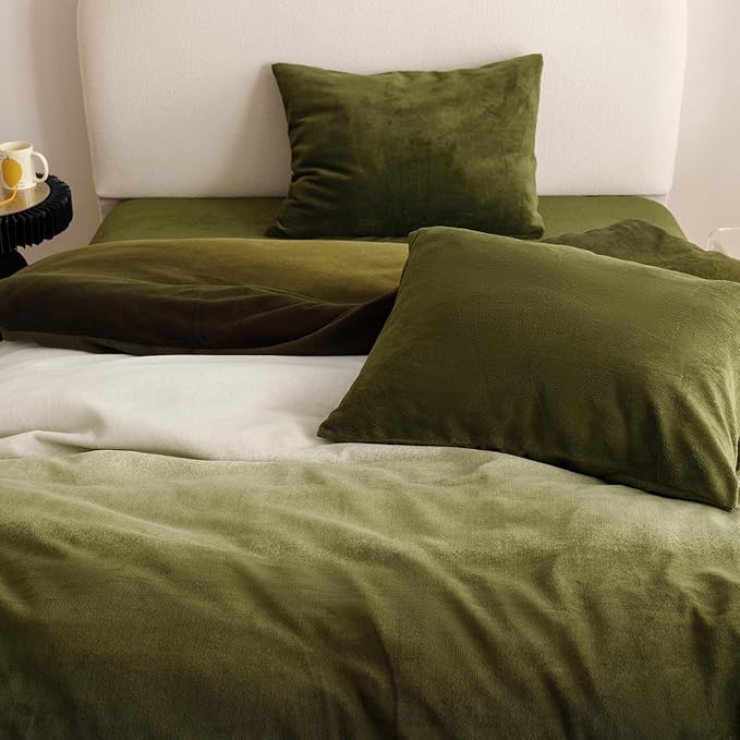 CLOTHKNOW Green White Fluffy King Size Comforter Set 3Pcs Velvet Bedding Comforter Sets Olive Green Comforter with 2 x Pillow Cases