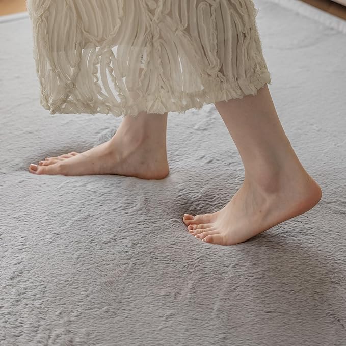 Loartee Faux Rabbit Fur Rug - 1.18" Thick Soft Fluffy Area Rug, Non-Slip Memory Foam Crawling Mat, Light Gray, 59"x78"