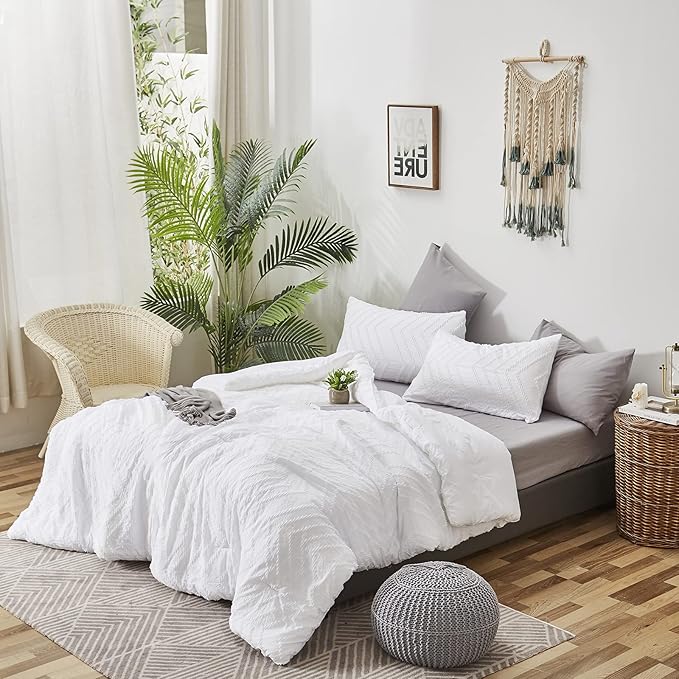 CLOTHKNOW White Tufted Comforter Set Queen 3Pcs Farmhouse Bedding Comforter Sets Soft Boho Queen Comforter Shabby Chic Comforter with 2 x Pillowcases