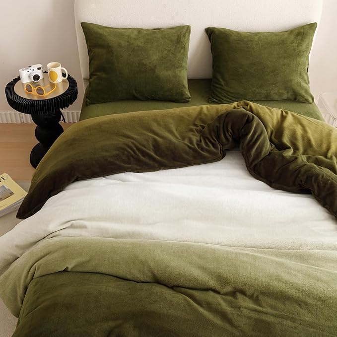 CLOTHKNOW Green White California King Comforter Set Fluffy Velvet Bedding Comforter Sets Soft Comforter with 2 x Pillow Cases