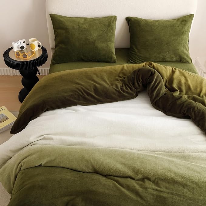 CLOTHKNOW Green White Fluffy King Size Comforter Set 3Pcs Velvet Bedding Comforter Sets Olive Green Comforter with 2 x Pillow Cases