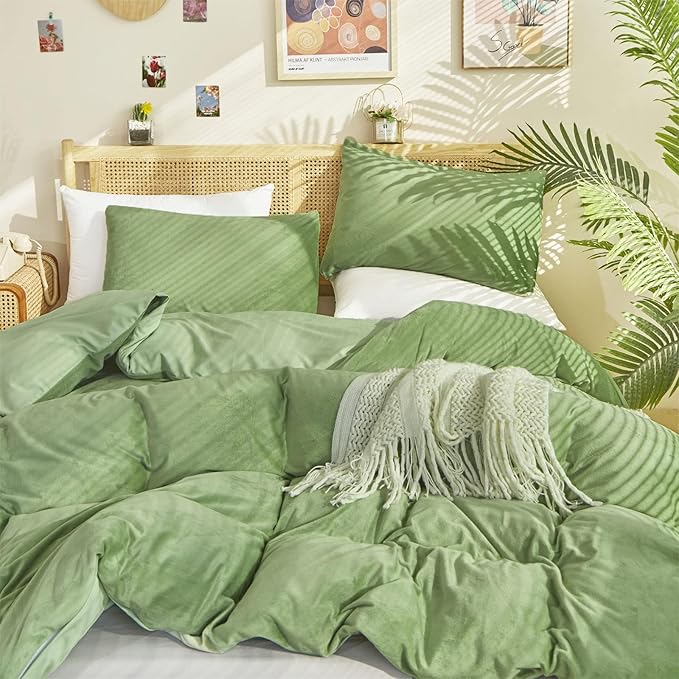 Luxlovery Sage Green Velvet Comforter Set King Light Green Bedding Sets King Size Comfy Soft Grass Green Micromink Sherpa Quilt Blanket Plush Fluffy Comforter Set King Size