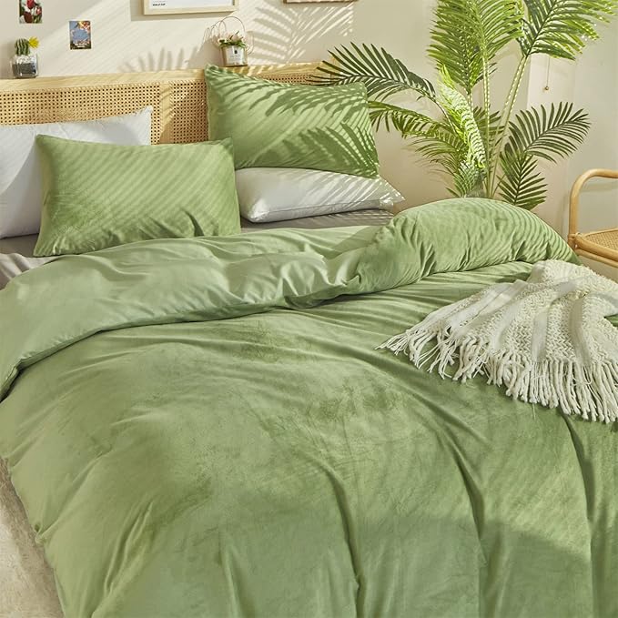 Luxlovery Sage Green Velvet Comforter Set Full Size Dusty Green Plush 3 Piece Bedding Sets Full Fluffy Comfy Soft Quilted Lightweight Durable Bedding Set with 2 Pillowcases Women Men Adults Teens