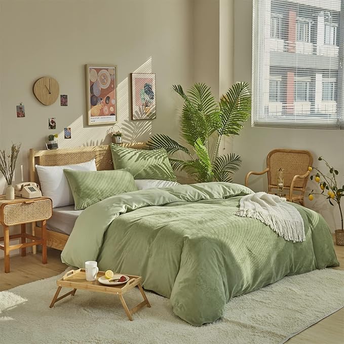 Luxlovery Sage Green Velvet Comforter Set King Light Green Bedding Sets King Size Comfy Soft Grass Green Micromink Sherpa Quilt Blanket Plush Fluffy Comforter Set King Size