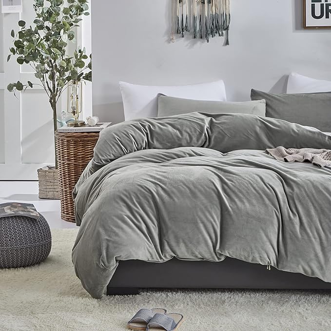 Luxlovery Grey Velvet Comforter Set California King Gray Plush Fluffy Bedding Comforter Set Cal King Light Grey Winter Warm Flannel Blanket Quilts Soft Bedding Set for Women Men