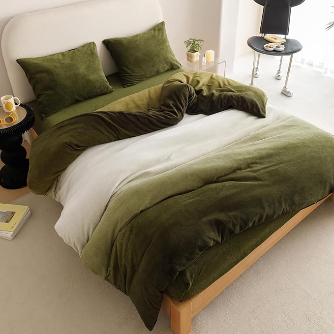 CLOTHKNOW Green White Fluffy King Size Comforter Set 3Pcs Velvet Bedding Comforter Sets Olive Green Comforter with 2 x Pillow Cases