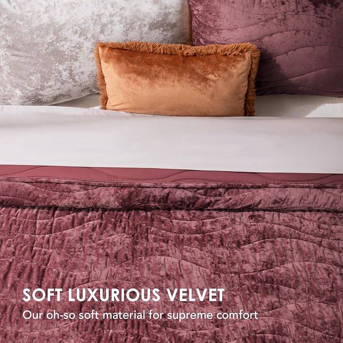 EVERGRACE Luxury Velvet Quilt King Size, Ultra Soft Wave Crushed Velvet Bedding Set, Lightweight Quilted Comforter Set for All Season, Oversized Bedspread Coverlet with 2 Shams, Burgundy