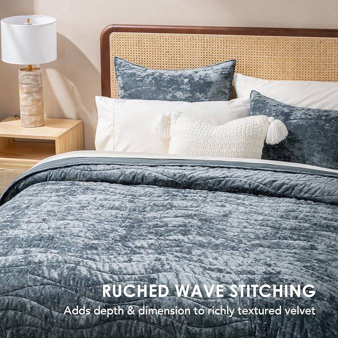 EVERGRACE Luxury Velvet Quilt King Size, Ultra Soft Wave Crushed Velvet Bedding Set, Lightweight Quilted Comforter Set for All Season, Oversized Bedspread Coverlet with 2 Shams, Stormy Blue
