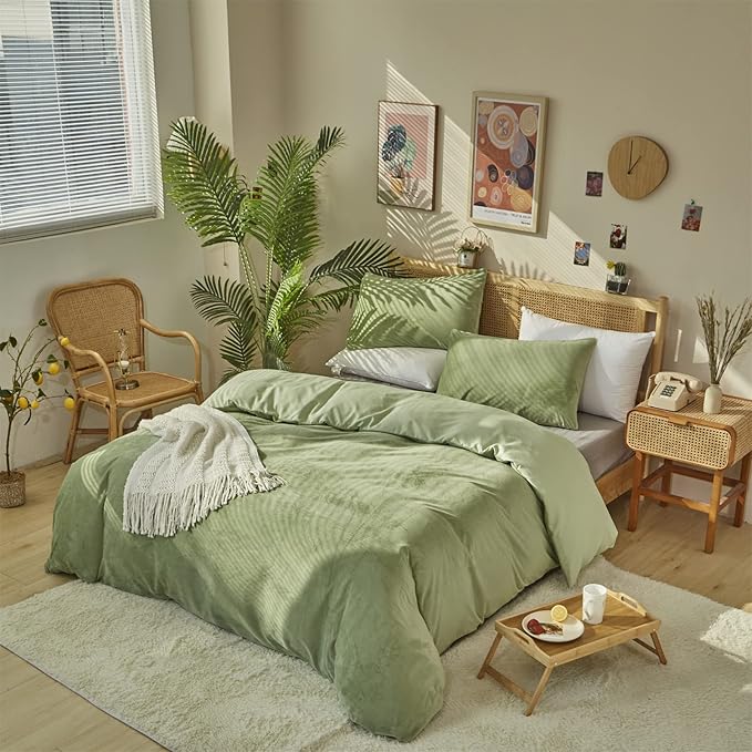 Pureant Sage Green Velvet Comforter Set King Size Light Green Fluffy Bedding Comforter Women Men Solid Green Flannel Quilt Grass Green Comforters Micromink Sherpa Fuzzy Warm Bed Plush Bedding Soft